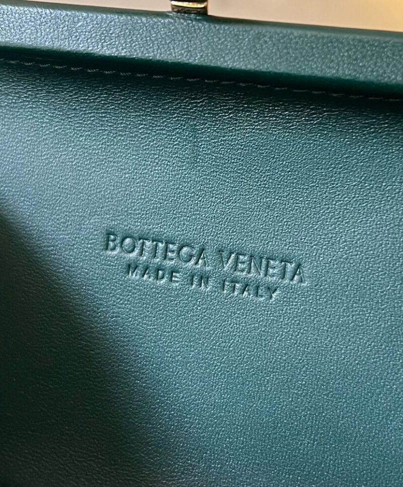 Bottega Veneta Knot With Chain 776662